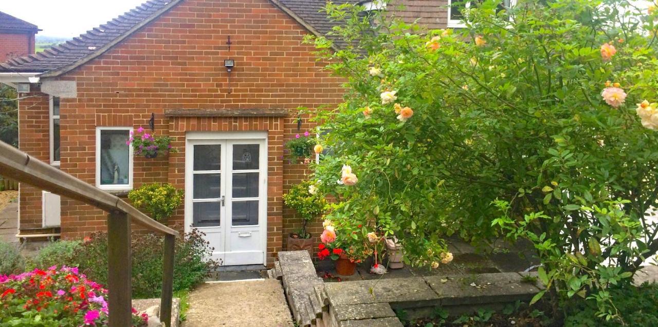 Healing Waters Sanctuary For Exclusive Private Hire And Self Catering Board, Vegetarian, Alcohol & Wifi Free Retreat In Glastonbury Exterior photo